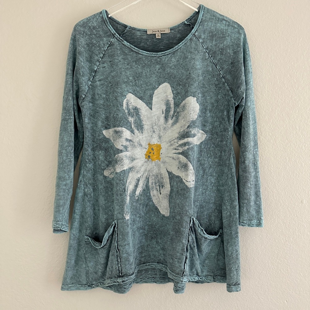 Jess & Jane Tunic Top M Teal Blue Daisy Graphic Pockets Mineral Wash Cotton Boho